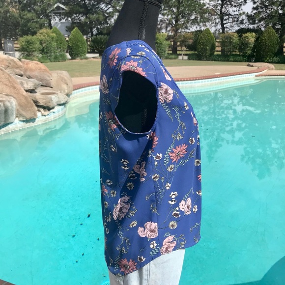 Gorgeous StitchFix Top🌸💜 - Picture 4 of 7